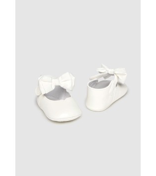 Mayoral Παπουτσάκια Αγκαλιάς Μπαρέτες Φιόγκοι Εκρού Mayoral Παπουτσάκια Αγκαλιάς Μπαρέτες Φιόγκοι Εκρού